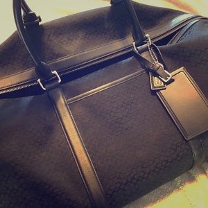 Coach women’s designer Duffle Bag/tote Black!